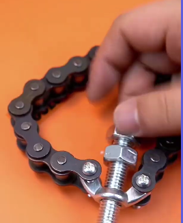 Turn an Old Bike Chain into a Super Tool